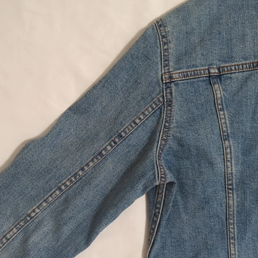 Old Navy MODIFIED Raw Hem Denim Trucker Jacket, Color Blue Size M - Picture 14 of 15